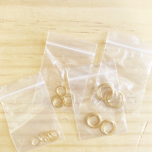 Delicate gold nose ring - Picture 2 of 3